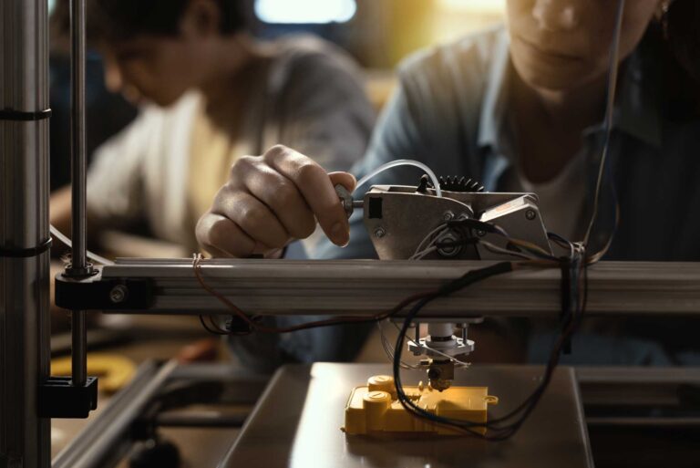 3d-printer-laptop-engineering-prototyping-concept